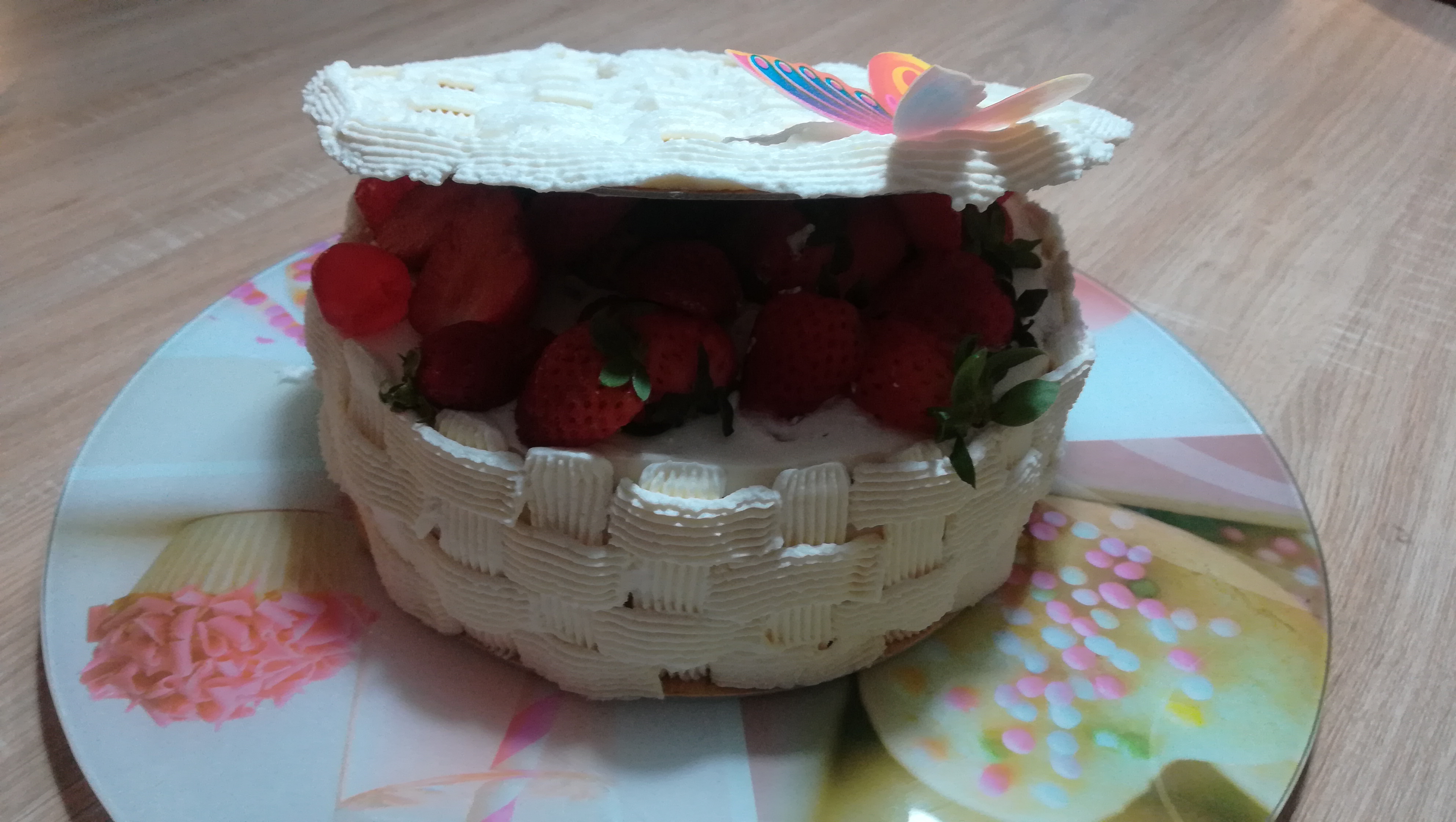 Tort – Cutiuța cu căpșuni